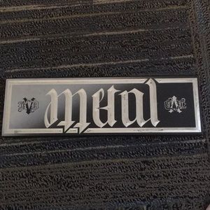 Metal Mattes palette Kat Von D (price negotiable)